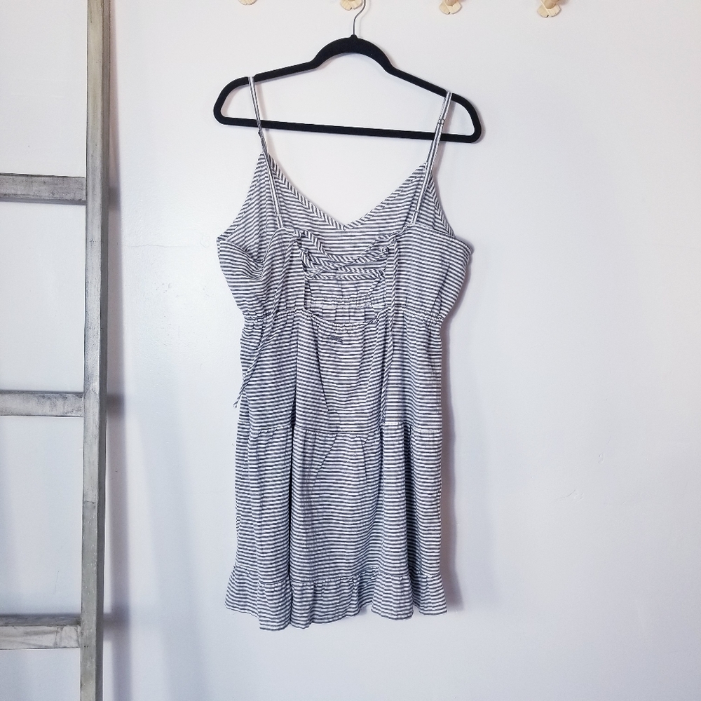 NWT BEACH BY EXIST GRAY AND WHITE STRIPED DRESS SIZE XL WITH ADJUSTABLE STRAPS - Picture 2 of 9